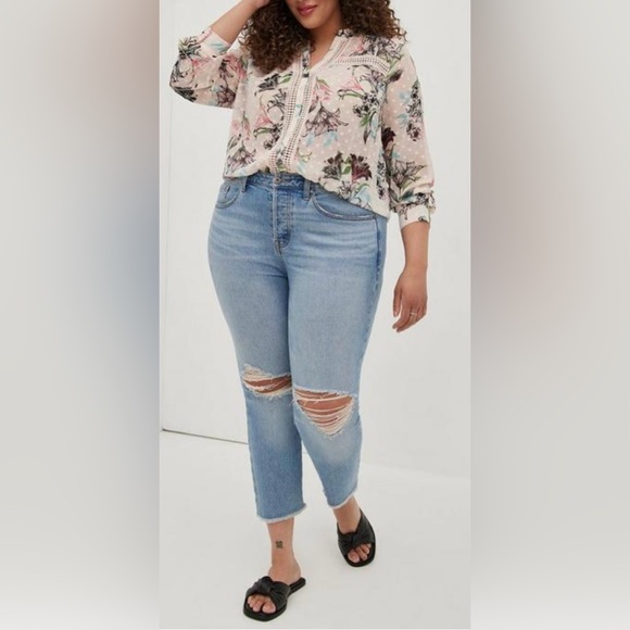 Torrid 2/2X Chiffon Clip Dot with lace inset top - Picture 10 of 12